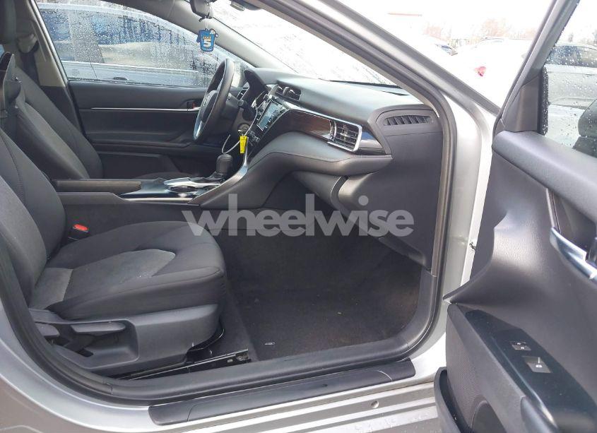 Photo 5 of 2019 Toyota Camry LE (VIN 4T1B11HK2KU850348)