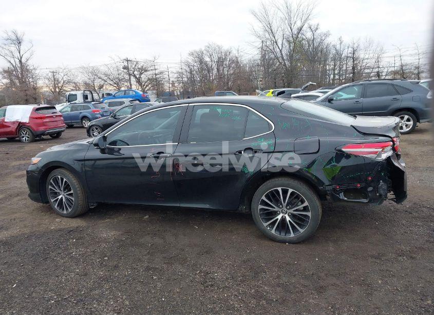 Photo 15 of 2019 Toyota Camry SE (VIN 4T1B11HK2KU853136)