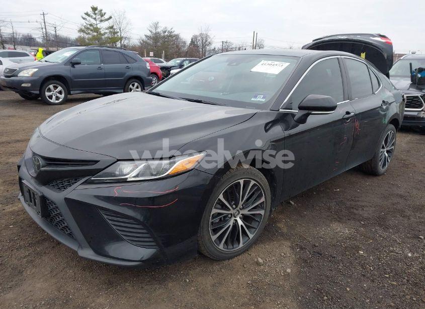 Photo 2 of 2019 Toyota Camry SE (VIN 4T1B11HK2KU853136)