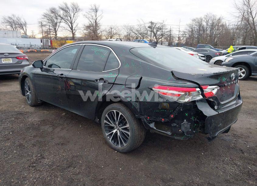 Photo 3 of 2019 Toyota Camry SE (VIN 4T1B11HK2KU853136)