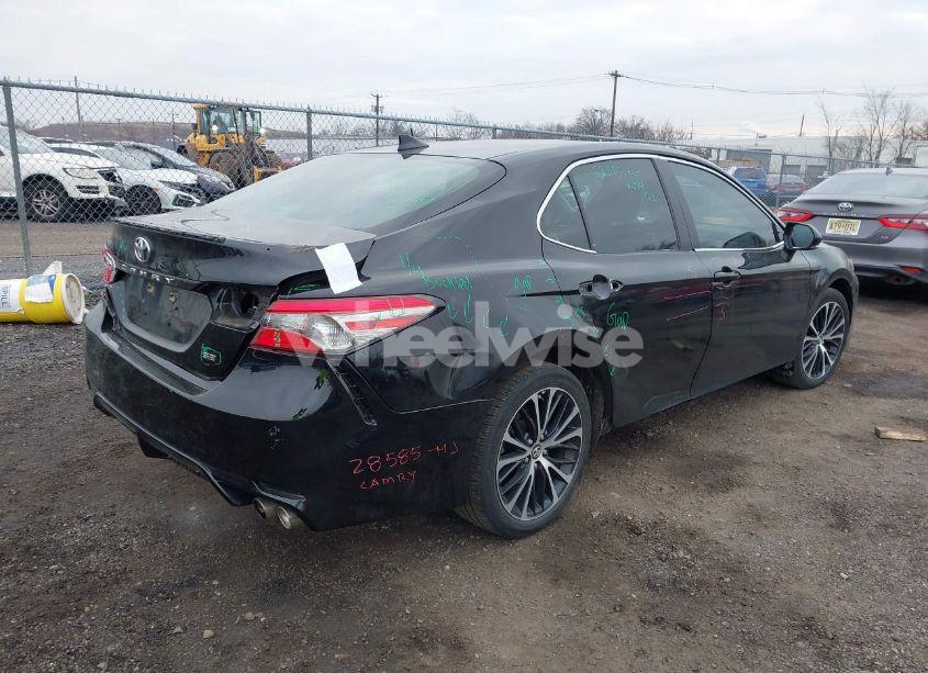 Photo 4 of 2019 Toyota Camry SE (VIN 4T1B11HK2KU853136)