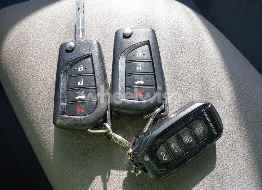 Photo 11 of 2018 Toyota Camry LE (VIN 4T1B11HK3JU005460)