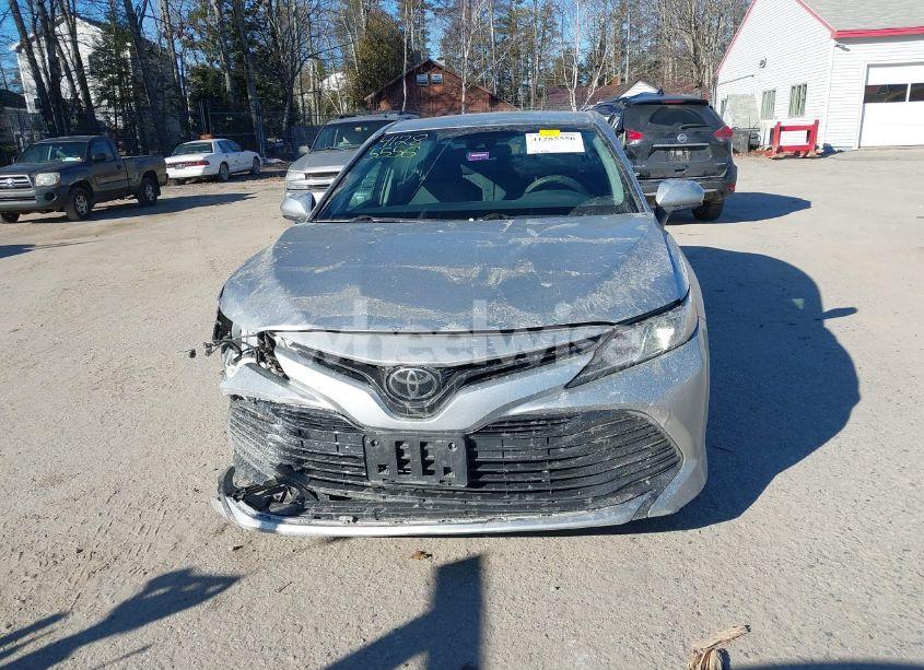 Photo 12 of 2018 Toyota Camry LE (VIN 4T1B11HK3JU005460)