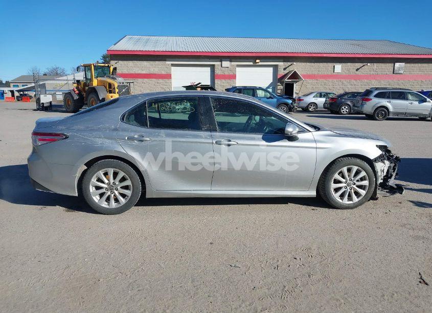 Photo 13 of 2018 Toyota Camry LE (VIN 4T1B11HK3JU005460)
