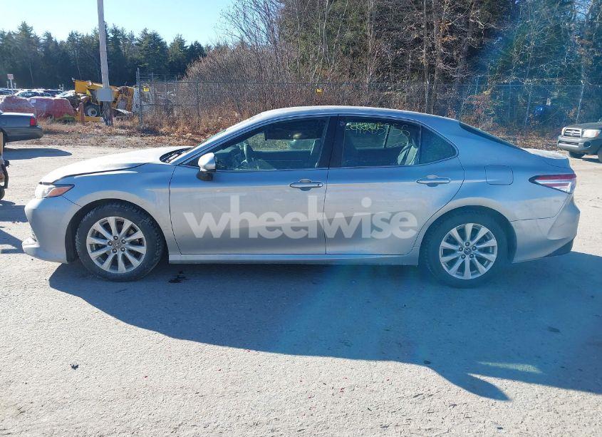 Photo 14 of 2018 Toyota Camry LE (VIN 4T1B11HK3JU005460)