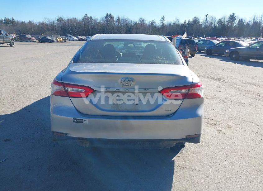 Photo 16 of 2018 Toyota Camry LE (VIN 4T1B11HK3JU005460)