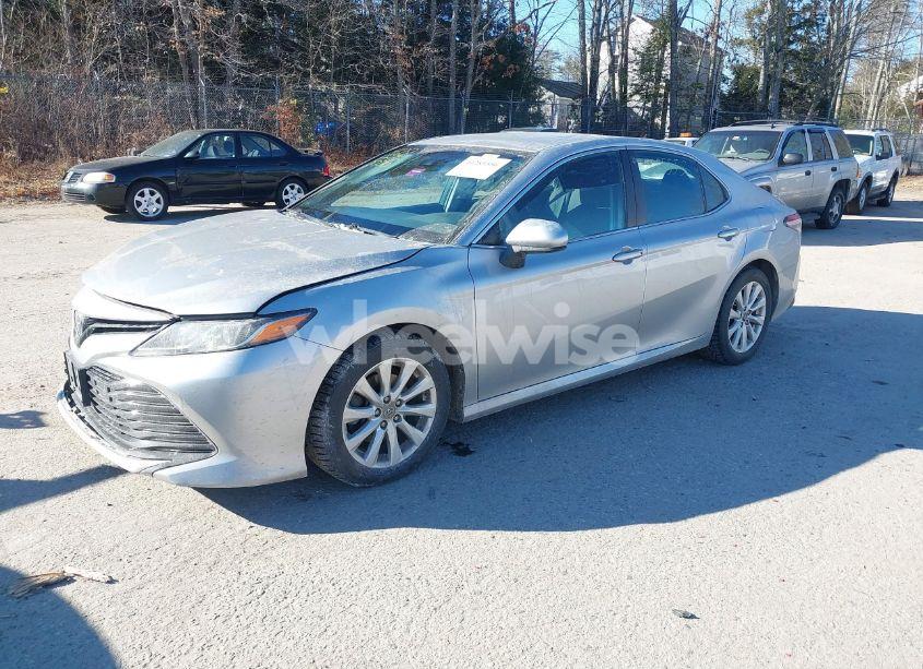 Photo 2 of 2018 Toyota Camry LE (VIN 4T1B11HK3JU005460)