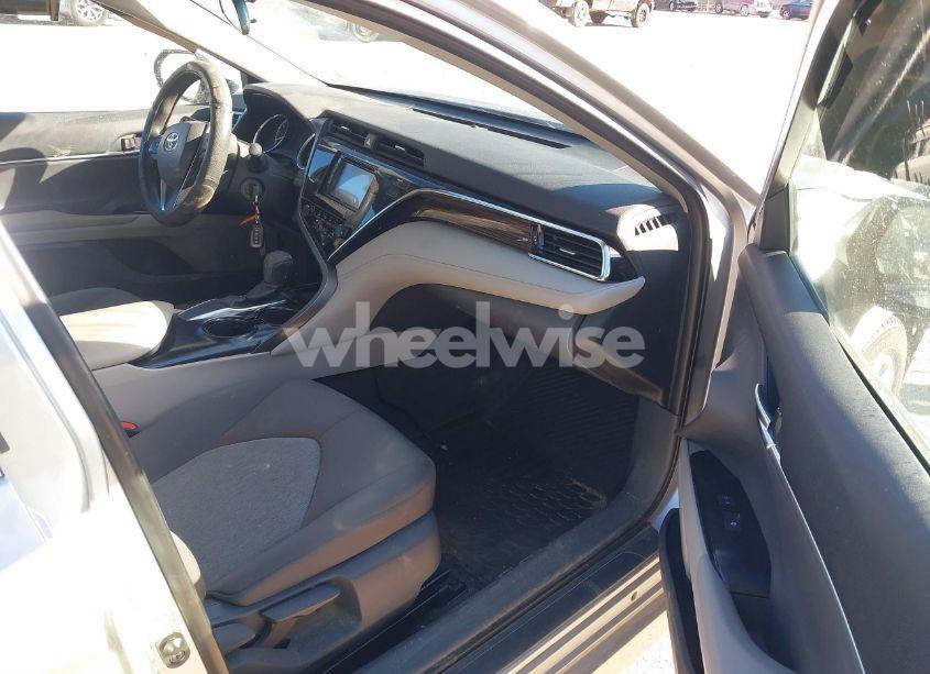 Photo 5 of 2018 Toyota Camry LE (VIN 4T1B11HK3JU005460)