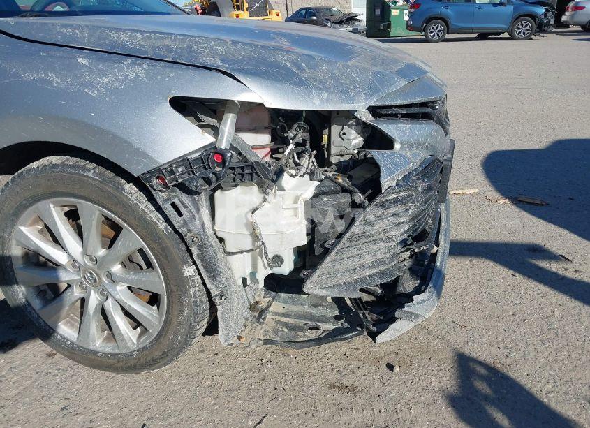 Photo 6 of 2018 Toyota Camry LE (VIN 4T1B11HK3JU005460)