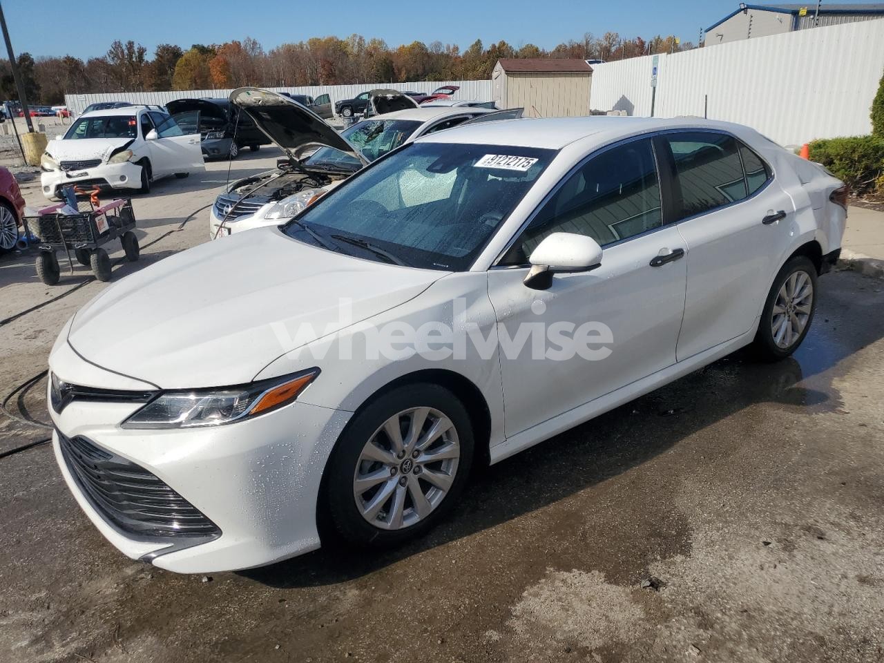 2018 TOYOTA CAMRY L (VIN 4T1B11HK3JU011307) main photo