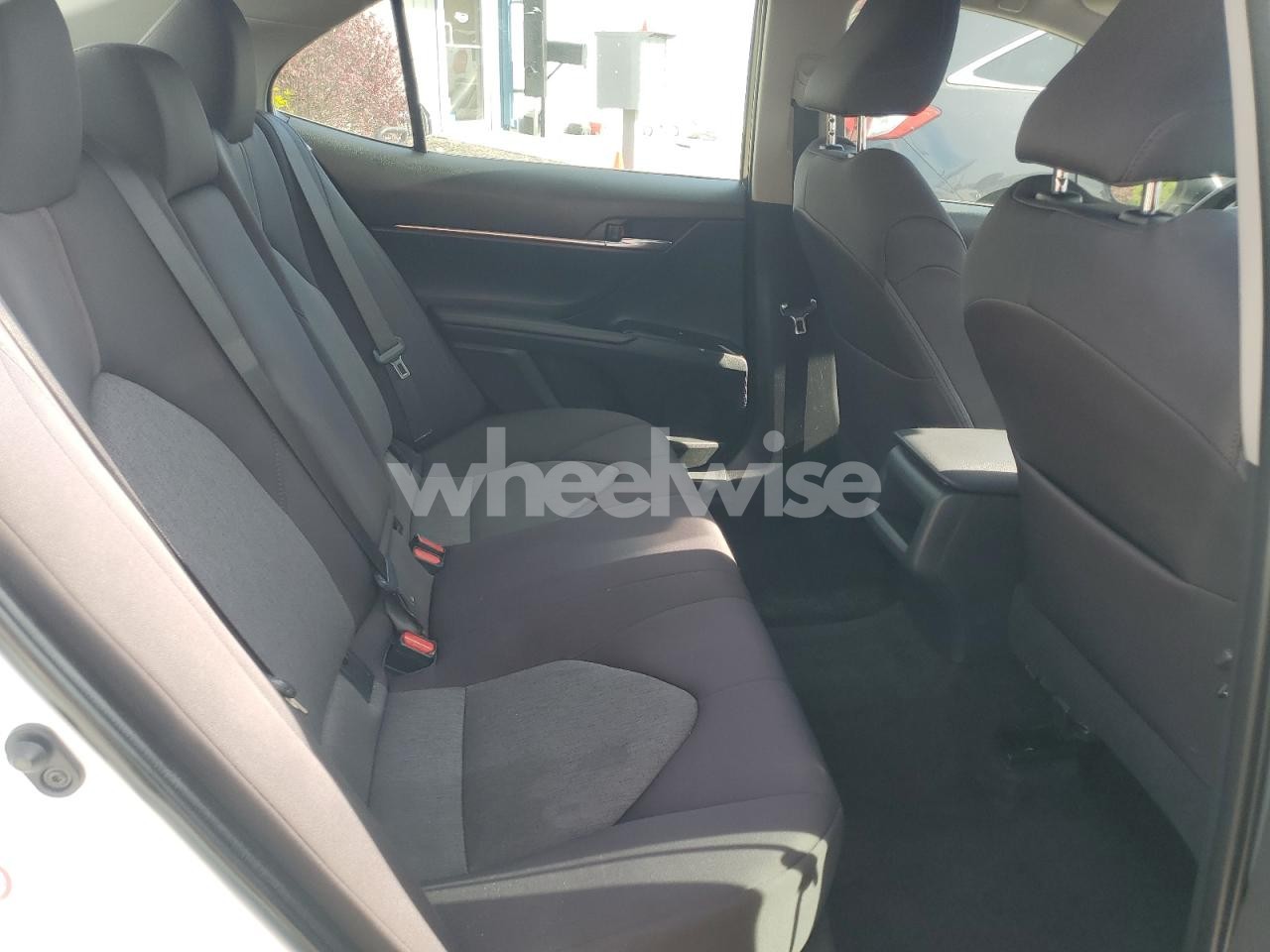 Photo 10 of 2018 TOYOTA CAMRY L (VIN 4T1B11HK3JU011307)