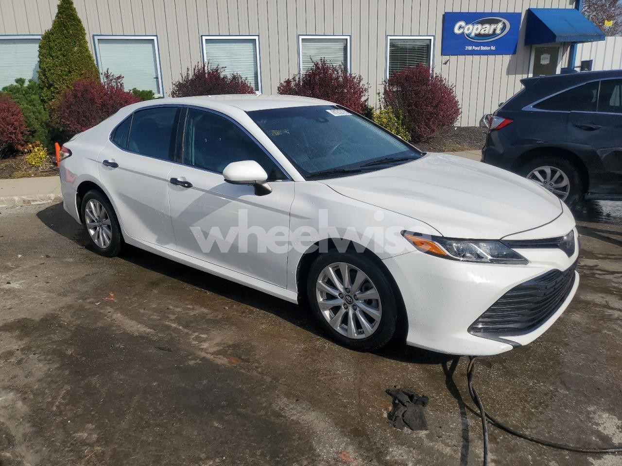 Photo 4 of 2018 TOYOTA CAMRY L (VIN 4T1B11HK3JU011307)