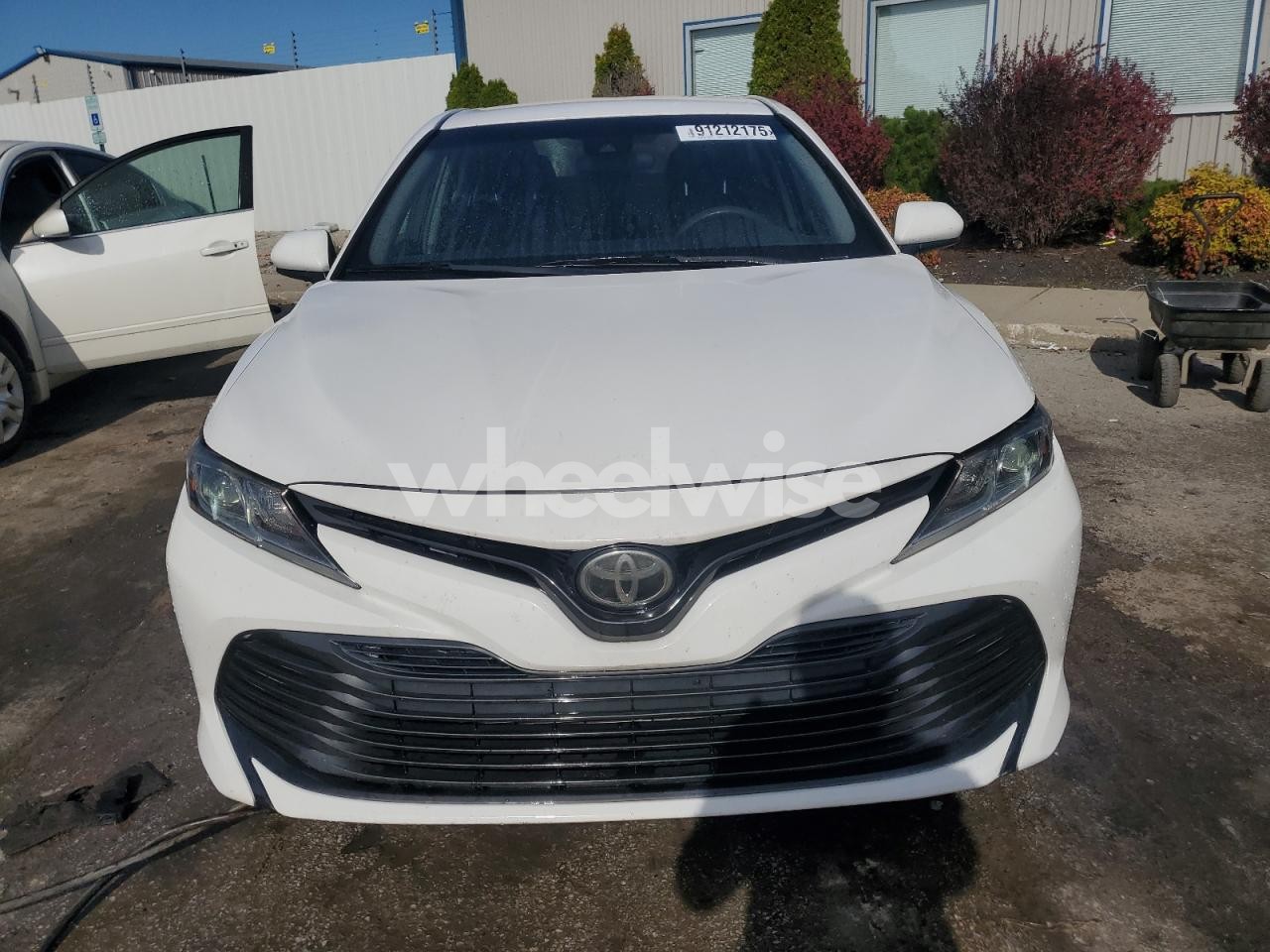 Photo 5 of 2018 TOYOTA CAMRY L (VIN 4T1B11HK3JU011307)