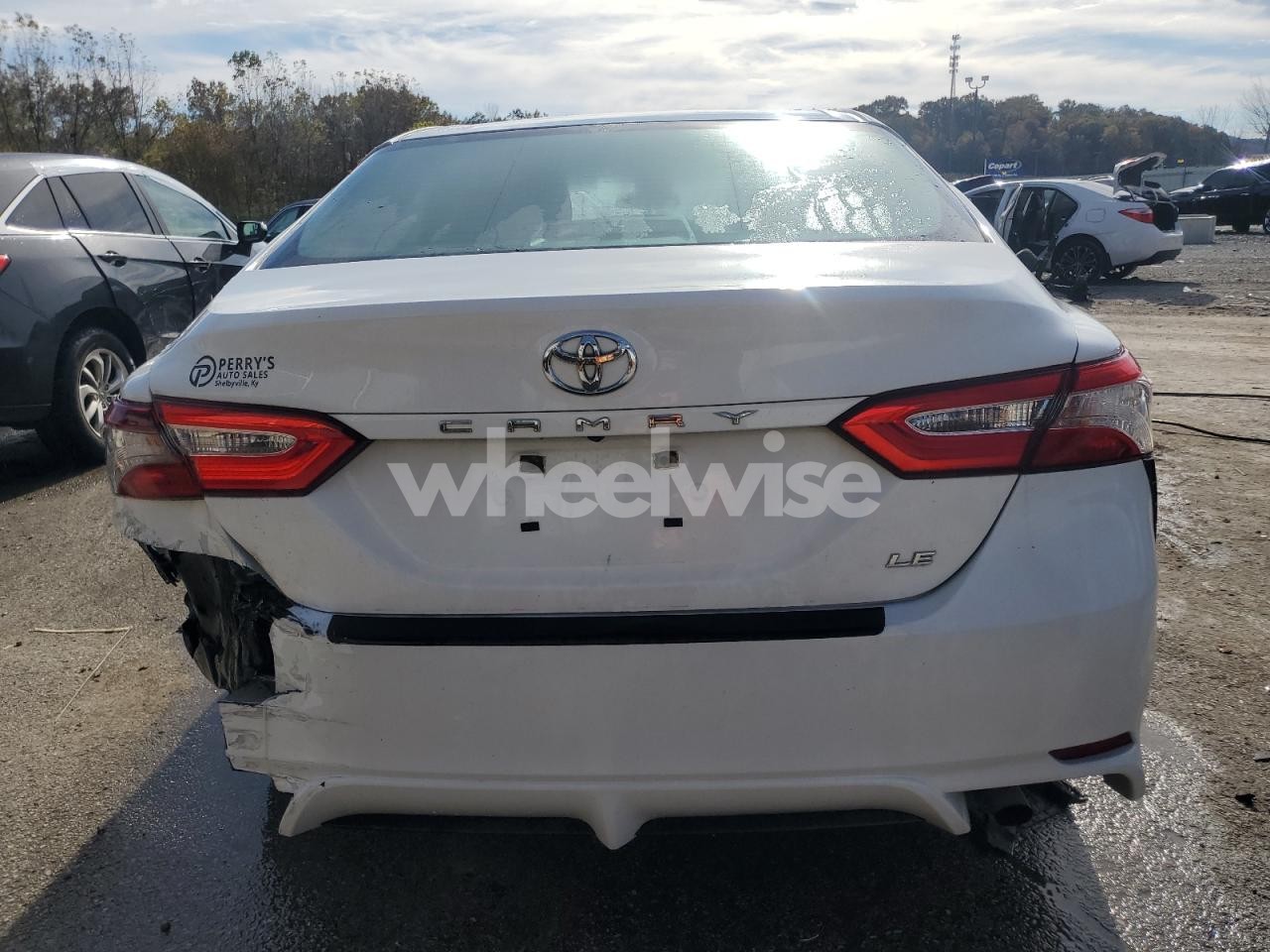 Photo 6 of 2018 TOYOTA CAMRY L (VIN 4T1B11HK3JU011307)
