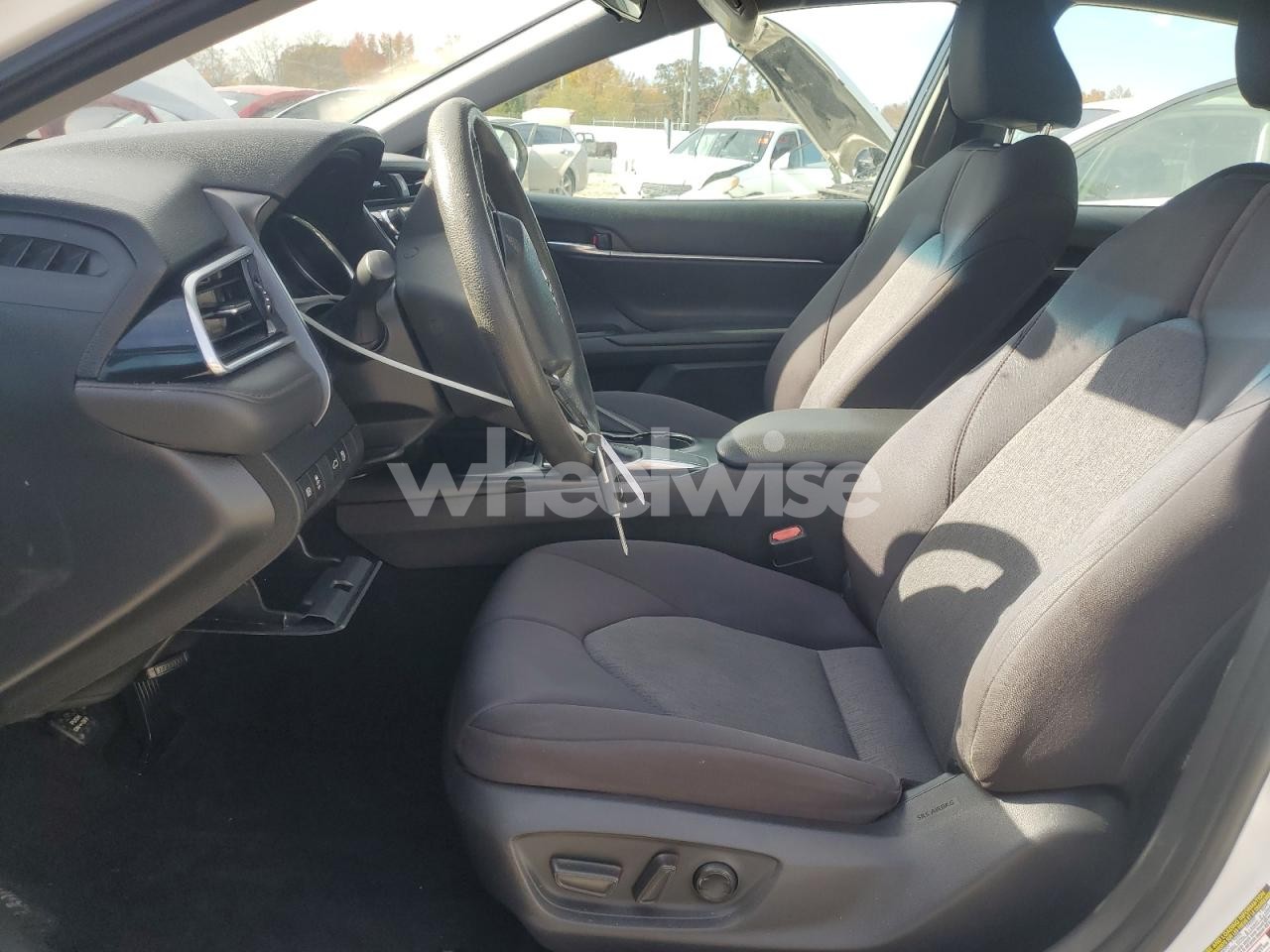 Photo 7 of 2018 TOYOTA CAMRY L (VIN 4T1B11HK3JU011307)