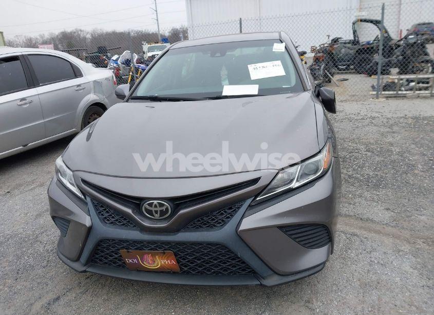 Photo 11 of 2018 Toyota Camry SE (VIN 4T1B11HK3JU027507)