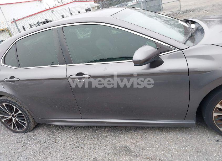 Photo 12 of 2018 Toyota Camry SE (VIN 4T1B11HK3JU027507)