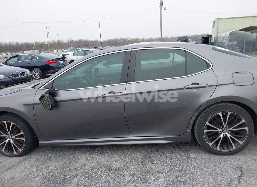 Photo 13 of 2018 Toyota Camry SE (VIN 4T1B11HK3JU027507)