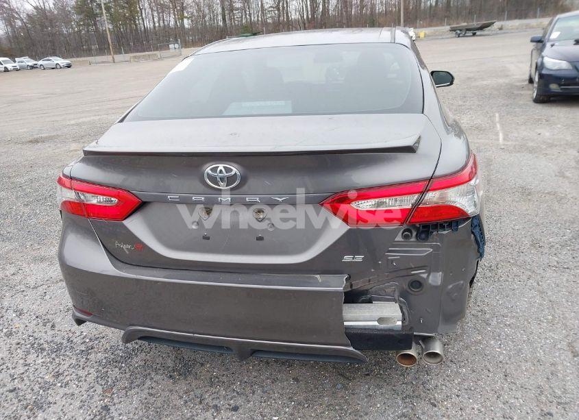 Photo 15 of 2018 Toyota Camry SE (VIN 4T1B11HK3JU027507)