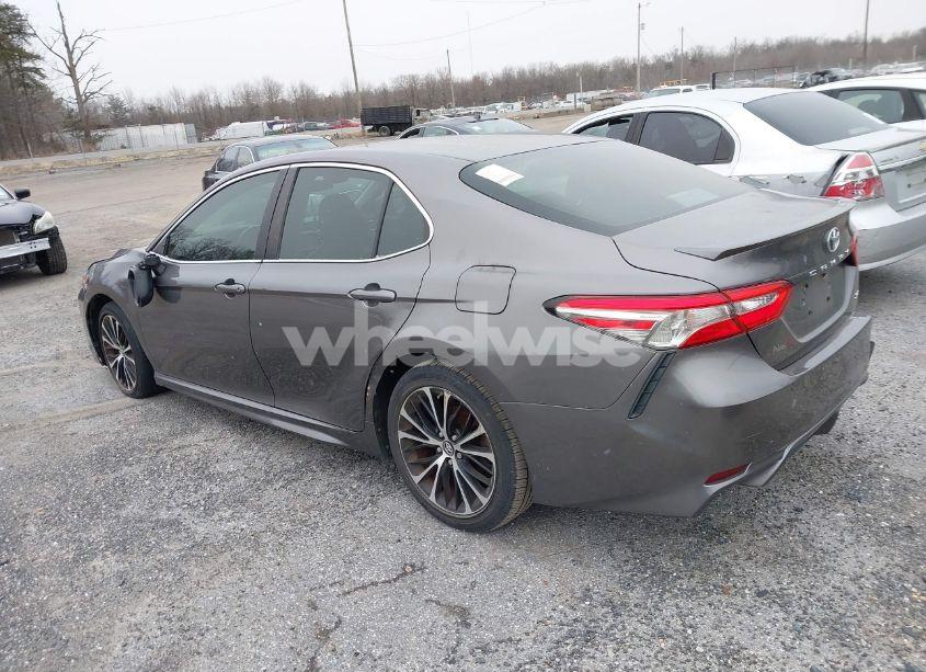 Photo 3 of 2018 Toyota Camry SE (VIN 4T1B11HK3JU027507)