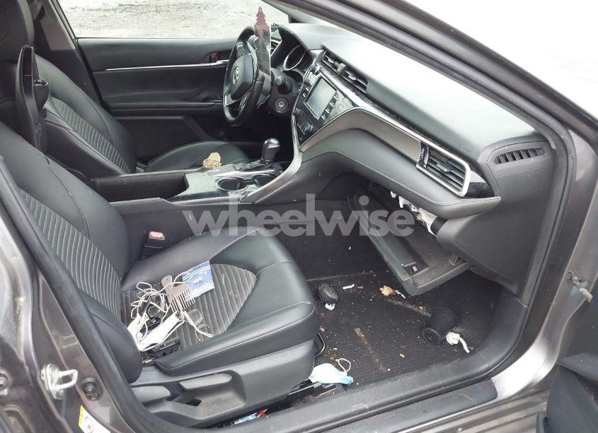 Photo 5 of 2018 Toyota Camry SE (VIN 4T1B11HK3JU027507)