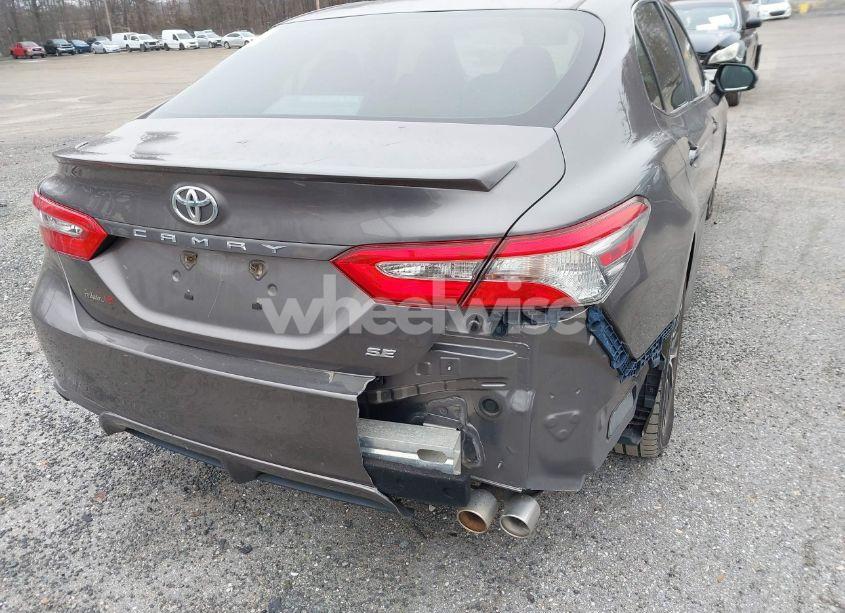 Photo 6 of 2018 Toyota Camry SE (VIN 4T1B11HK3JU027507)