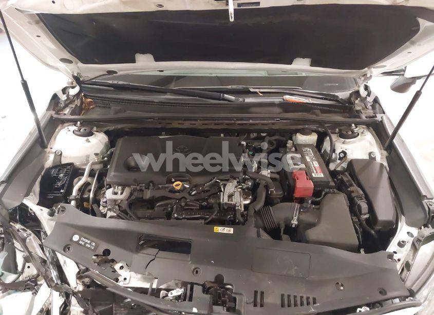 Photo 10 of 2018 Toyota Camry XLE (VIN 4T1B11HK3JU037826)