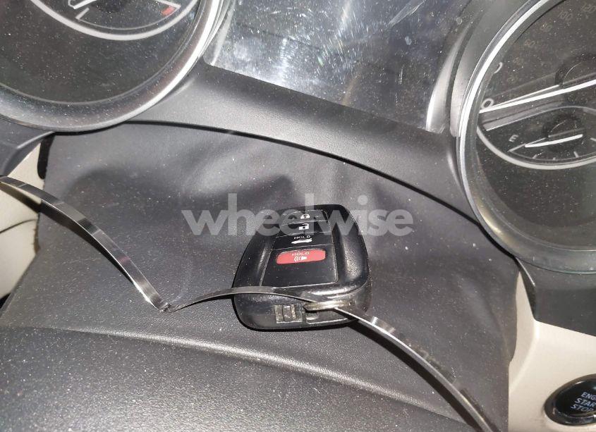 Photo 11 of 2018 Toyota Camry XLE (VIN 4T1B11HK3JU037826)