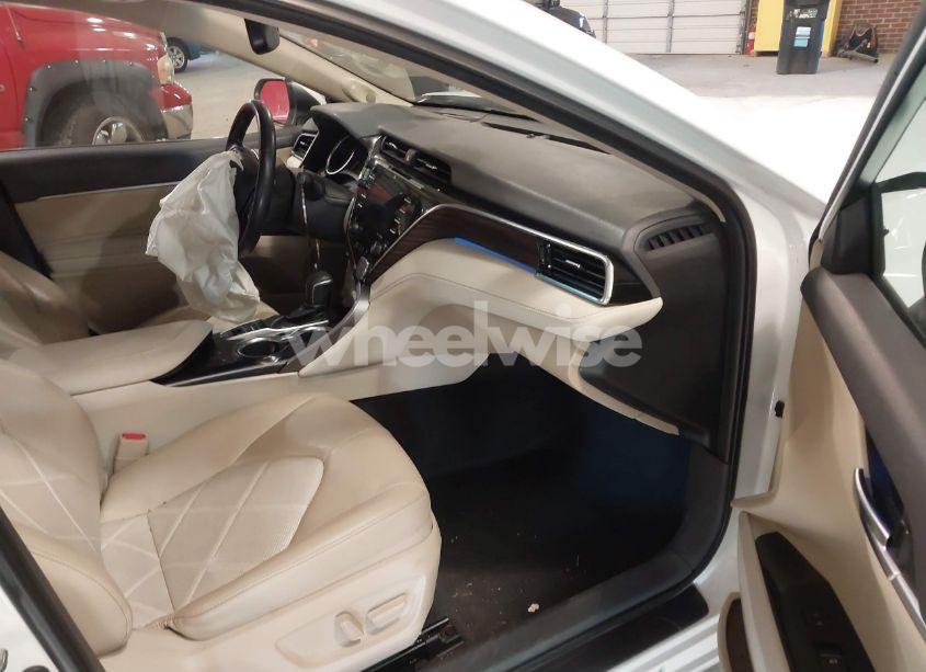 Photo 5 of 2018 Toyota Camry XLE (VIN 4T1B11HK3JU037826)