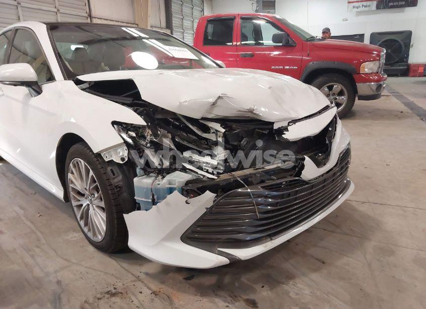 Photo 6 of 2018 Toyota Camry XLE (VIN 4T1B11HK3JU037826)