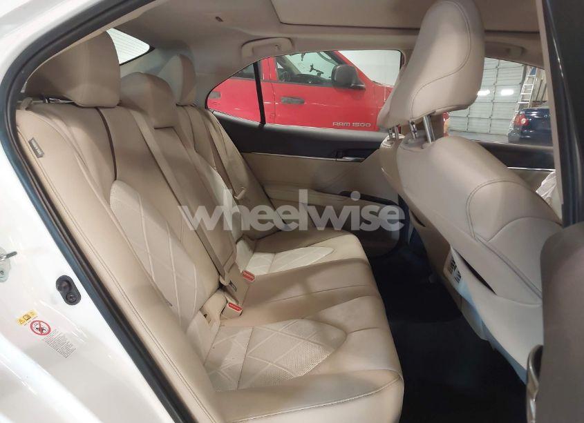 Photo 8 of 2018 Toyota Camry XLE (VIN 4T1B11HK3JU037826)