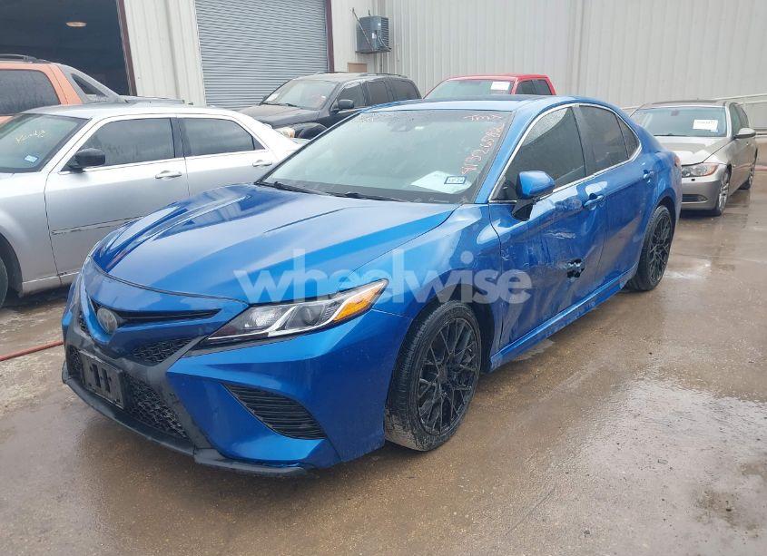 Photo 2 of 2018 Toyota Camry SE (VIN 4T1B11HK3JU049412)