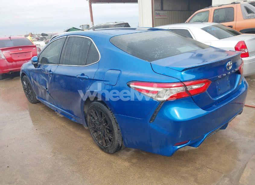 Photo 3 of 2018 Toyota Camry SE (VIN 4T1B11HK3JU049412)