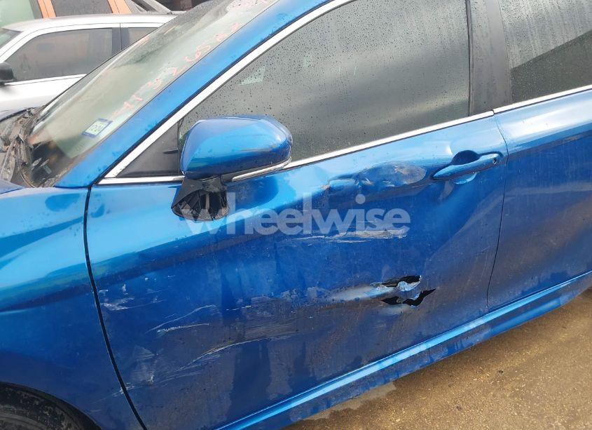 Photo 6 of 2018 Toyota Camry SE (VIN 4T1B11HK3JU049412)