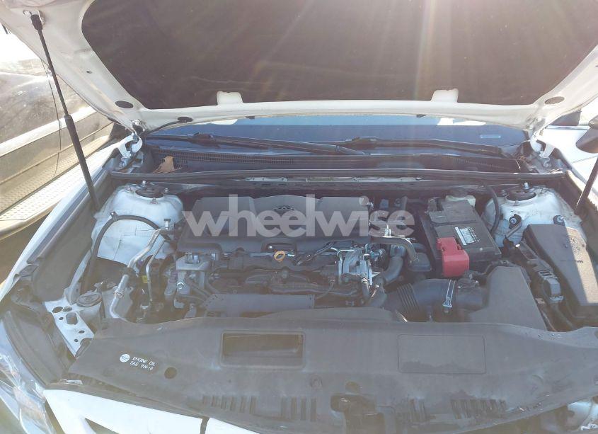 Photo 10 of 2018 Toyota Camry SE (VIN 4T1B11HK3JU055128)