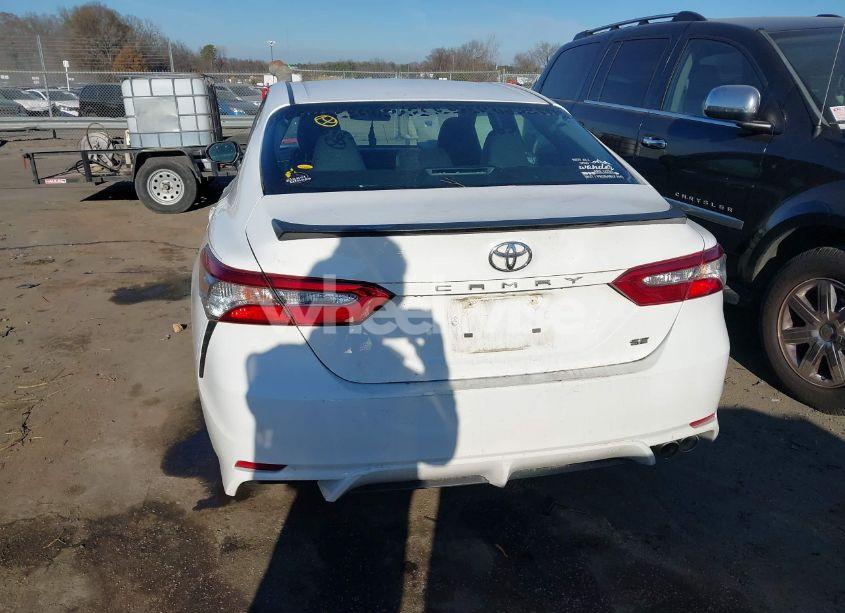 Photo 16 of 2018 Toyota Camry SE (VIN 4T1B11HK3JU055128)