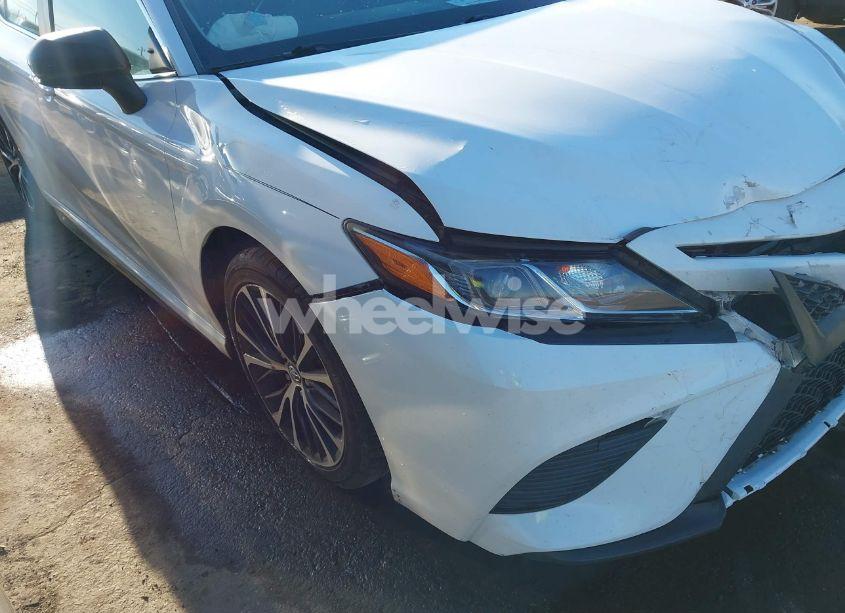 Photo 17 of 2018 Toyota Camry SE (VIN 4T1B11HK3JU055128)