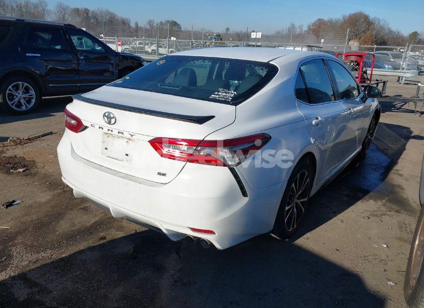 Photo 4 of 2018 Toyota Camry SE (VIN 4T1B11HK3JU055128)