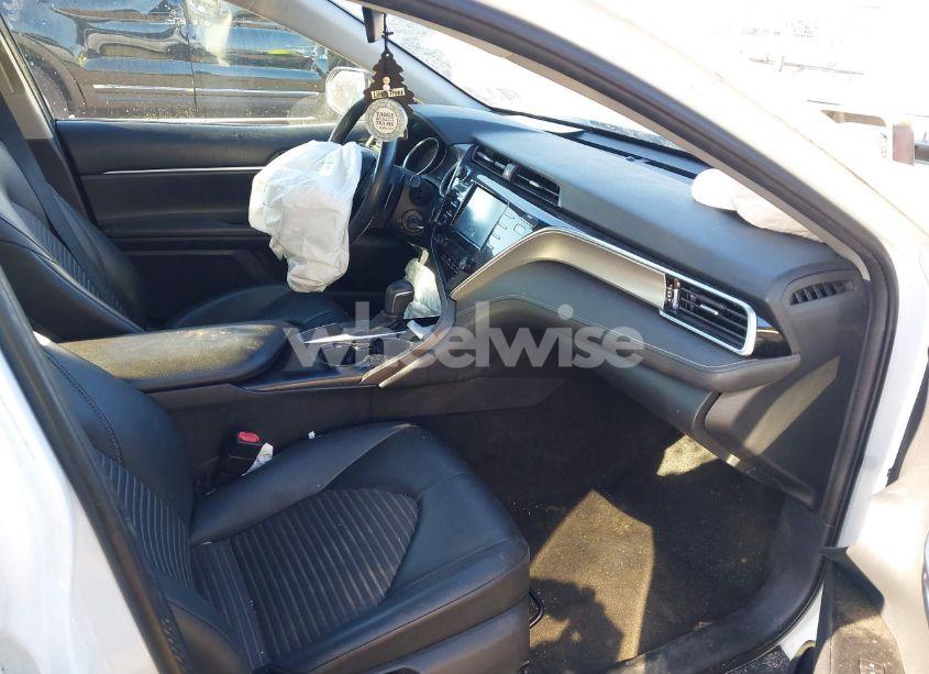 Photo 5 of 2018 Toyota Camry SE (VIN 4T1B11HK3JU055128)