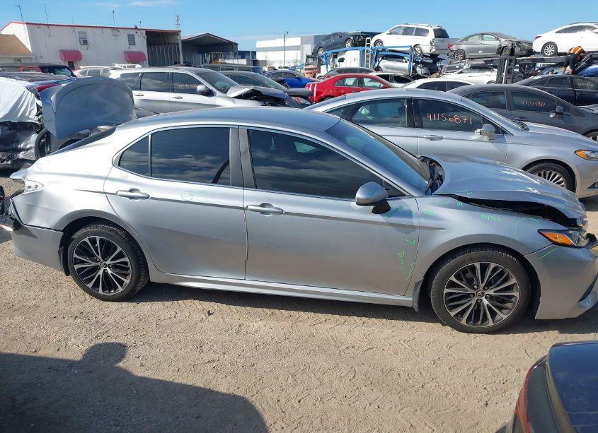 Photo 13 of 2018 Toyota Camry SE (VIN 4T1B11HK3JU065870)