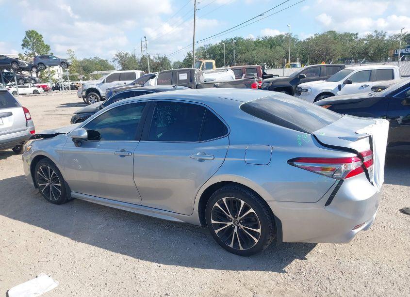 Photo 14 of 2018 Toyota Camry SE (VIN 4T1B11HK3JU065870)