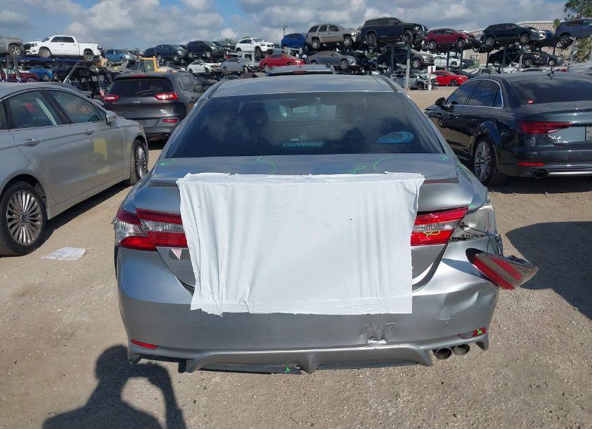 Photo 16 of 2018 Toyota Camry SE (VIN 4T1B11HK3JU065870)