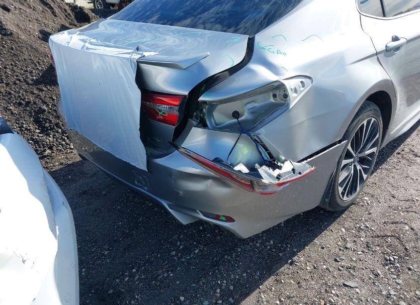 Photo 17 of 2018 Toyota Camry SE (VIN 4T1B11HK3JU065870)