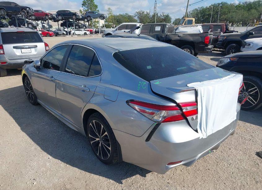 Photo 3 of 2018 Toyota Camry SE (VIN 4T1B11HK3JU065870)