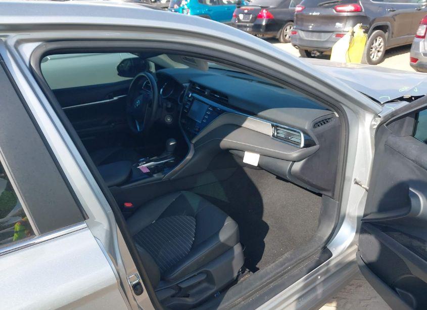 Photo 5 of 2018 Toyota Camry SE (VIN 4T1B11HK3JU065870)