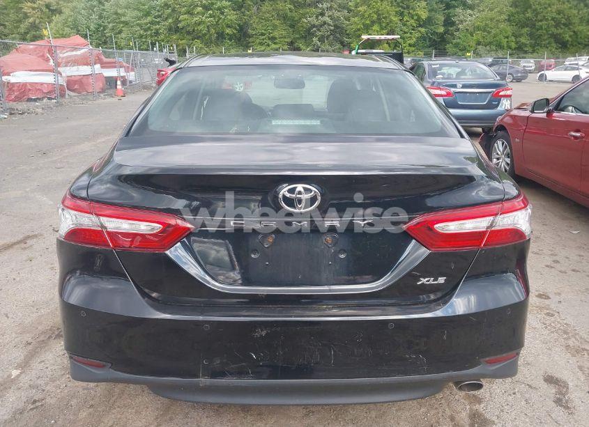 Photo 16 of 2018 Toyota Camry XLE (VIN 4T1B11HK3JU069451)