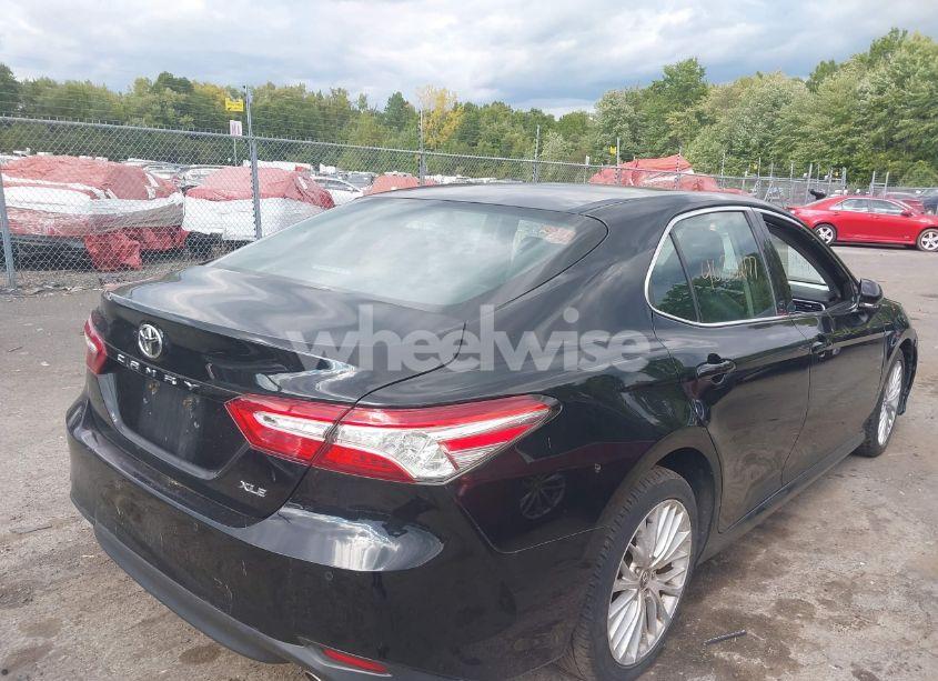 Photo 4 of 2018 Toyota Camry XLE (VIN 4T1B11HK3JU069451)