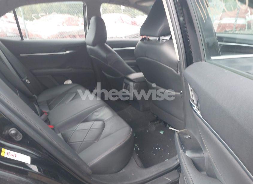 Photo 8 of 2018 Toyota Camry XLE (VIN 4T1B11HK3JU069451)