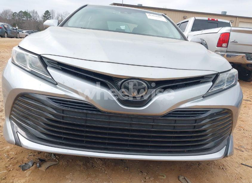Photo 12 of 2018 Toyota Camry LE (VIN 4T1B11HK3JU072849)