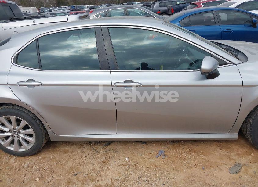 Photo 13 of 2018 Toyota Camry LE (VIN 4T1B11HK3JU072849)